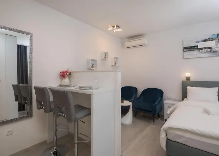 Luxury & Seven 게스트하우스 4*