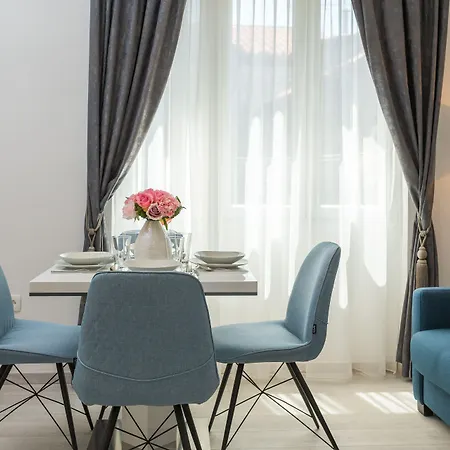 Luxury & Seven Πανσιόν Σπλιτ