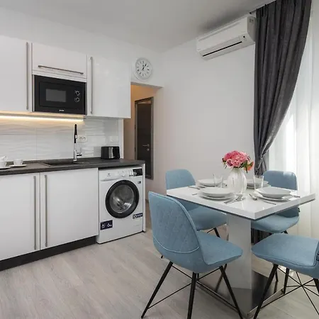 Luxury & Seven Split