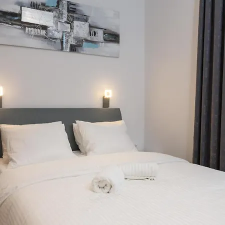 Πανσιόν Luxury & Seven 4*