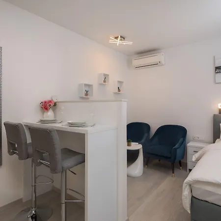 Guest house Luxury & Seven Split