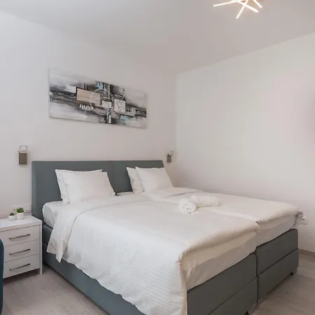 Luxury & Seven Gasthuis 4*