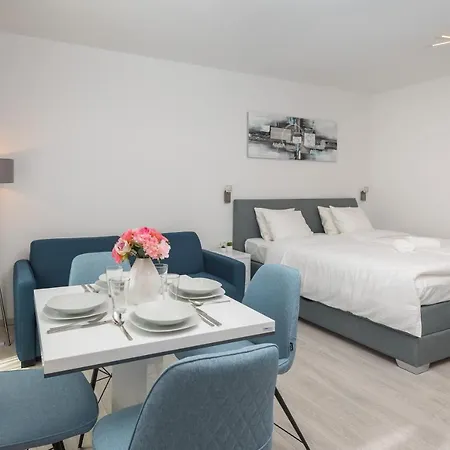 Luxury & Seven Guest house