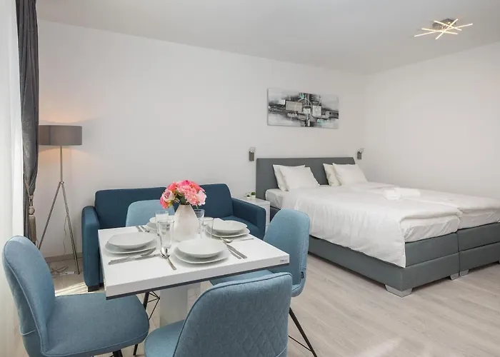 Luxury & Seven Guest house