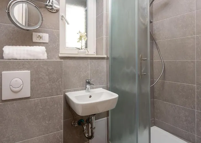 Luxury & Seven 4* Split